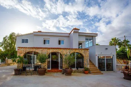 Beautiful open 3 bed apartment