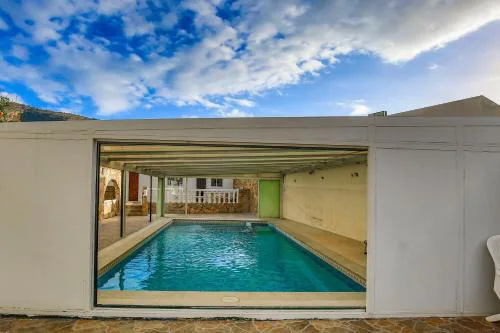 Cosy 1 bed pool house