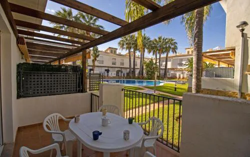 Adosado con jardin y piscina Palm Beach ALBERT VILLAS