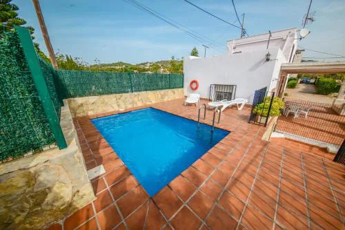 Casa con jardín, piscina y la playa a 5 minutos