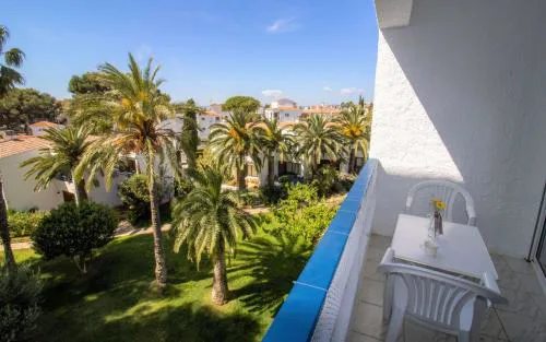 Las Fuentes Beach Studio - Piscina y jardín - ALBERT VILLAS