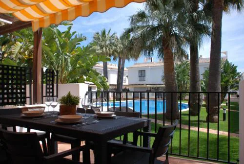 Magnífico Adosado con Piscina en Urb. Palm Beach