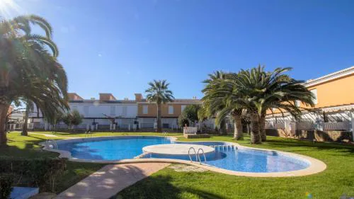 PALM BEACH II Adosado con jardin y piscina ALBERT VILLAS