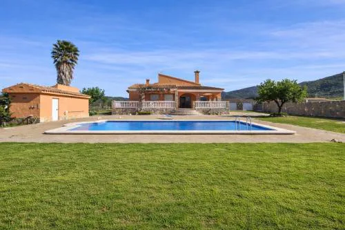 Villa con Piscina Privada y 2000 metros de Jardin ALBERT VILLAS