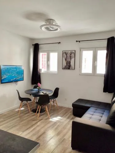 Apartamento blanco y negro en el centro
