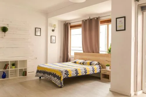 Big Room Holiday Alicante