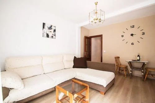 COSY 3 BED APT 200m FROM BEACH WiFi