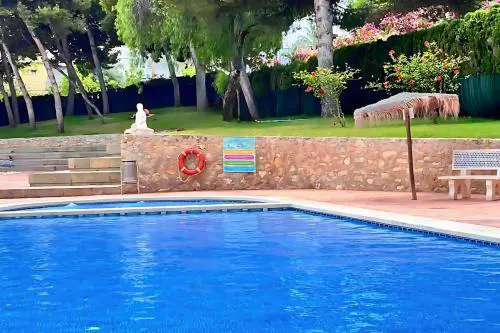 Cosy flat 500 m from the beach with swimming pools and tennis court