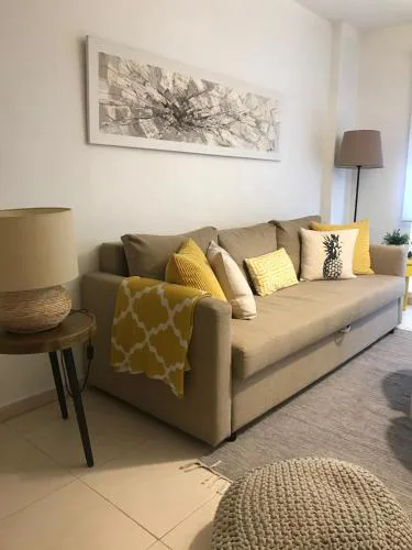 Designer's Flat - 3 Bdrm - Wifi - Best Location