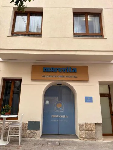 Marevita Hostel-Quiet & super hygienic hostel with privacy beds-Ideal for winter stays