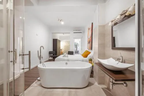 Open-concept apartment near Central Market