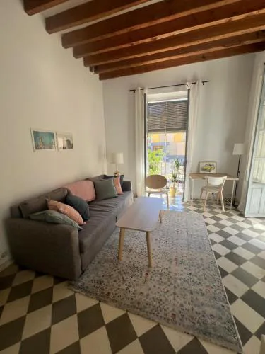 Stunning apartment in old town, centre & beach