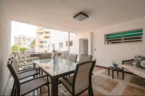 Stylish & Fully furnished 3 Bedrooms Flat -4 min Walk to beautiful beach
