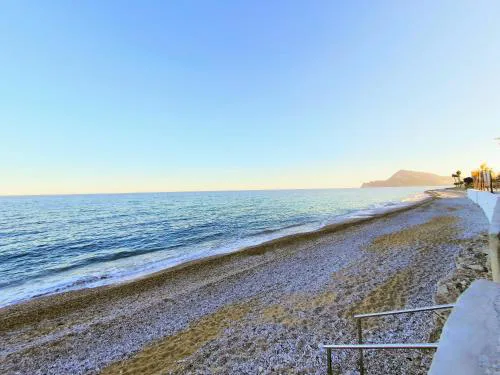 Estudio con acceso privado a la playa.