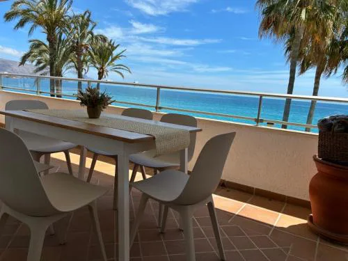 Great apartment facing the sea