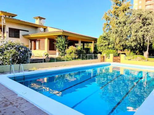 Villa Sigalero con piscina privada y jardín