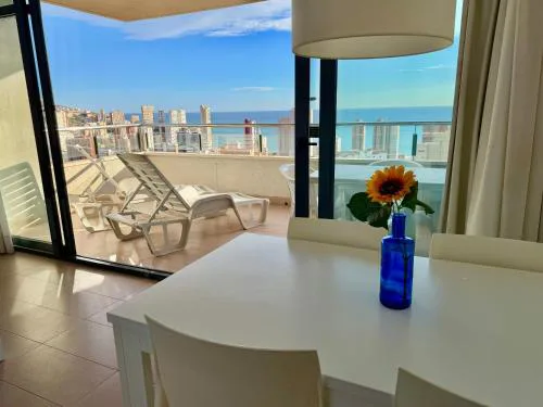 27th Floor Sea View, Heated Indoor Pool with Private Parking