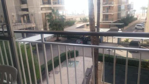 apartamento playa de Levante,parking, aire dos habitaciones y dos baños vistas playa y jardin