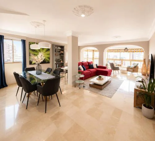 Duplex Idéal Vue Mer & Montagnes, à 5 min à Pied de la Plage