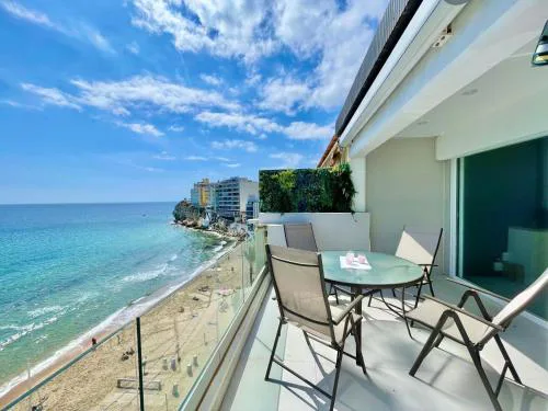 Emalco SeaFront Modern Apartment