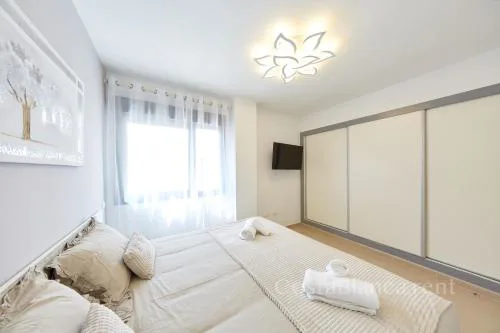 Executive 2 Bedroom Luxury Suite by the Beach With King-Size Bed