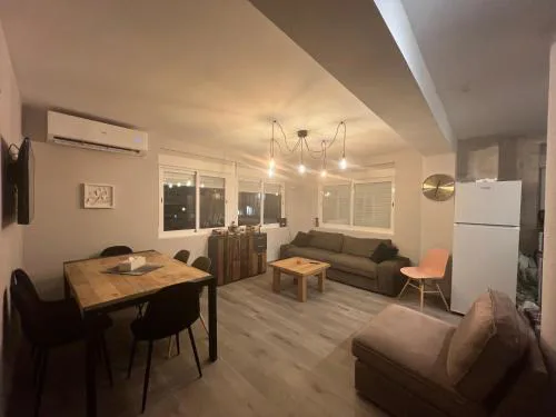 Laura HOME