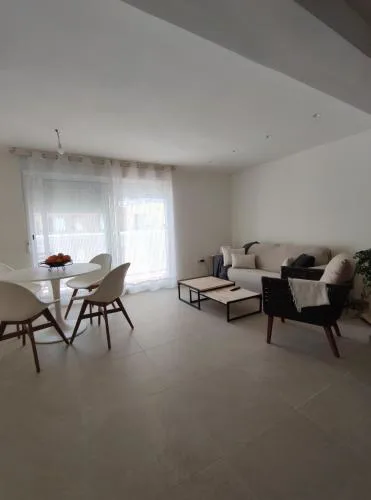 Precioso apartamento de 2 habitaciones recién reformado en Benidorm