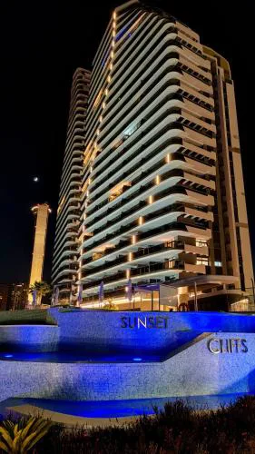 SUNSET CLIFFS modern apartment