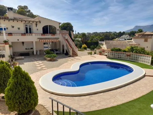 Private/separate floor apartment in a villa near beach