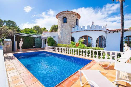 Villa Leones - privacy - by Holiday Rentals Villamar