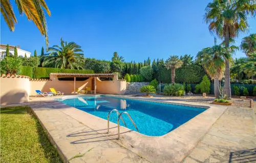 Stunning Apartment In Los Cerezos