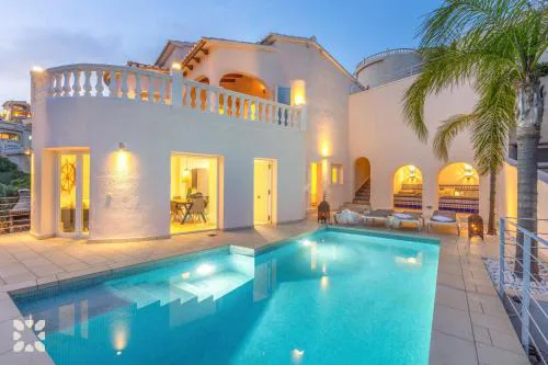 Villa Roca Verde by Abahana Villas