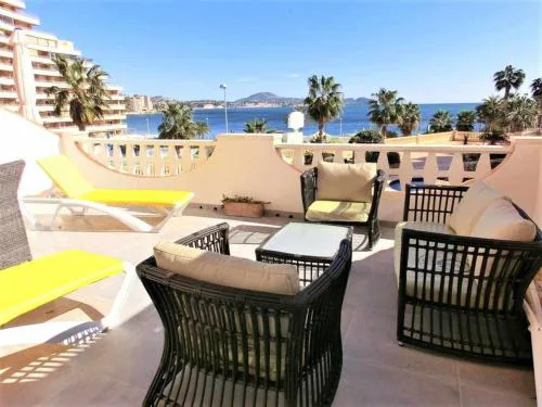 0E M2 1ª línea con Terraza grande y vistas al mar