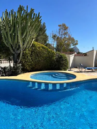Apartamento con jardín, piscina y parking