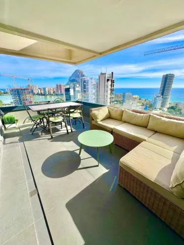 Apartamento H&M con Padel, Piscina y vistas al mar
