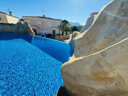 Calpe Casa adosada entorno playa y montaña tranquilidad relax jacuzzi piscina wifi aire jardin barbacoa y parking