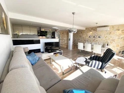 Spacious comfortable luxury 2 bed/2 bath Calpe Port apartment