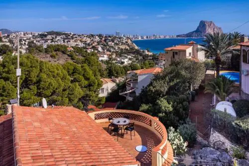 Spanish Style-Villa, heated pool & sea view