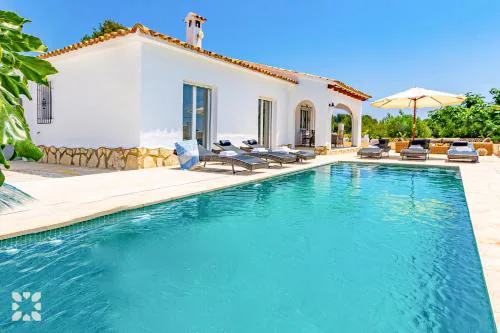 Villa Ancla Blanca by Abahana Villas