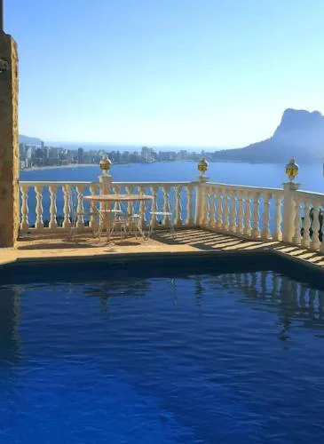 Villa Fantastica con vistas a la bahia y con pisciana