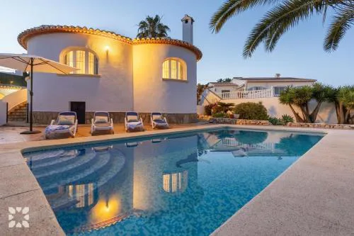 Villa Mackay by Abahana Villas