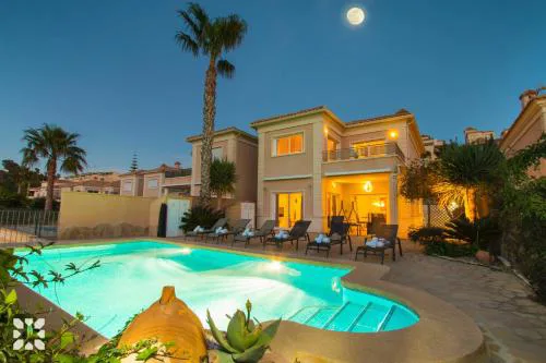 Villa Wagner by Abahana Villas