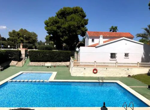 Apartamento con piscina y parking