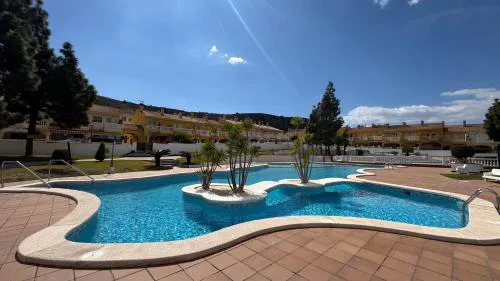 Bungalow familiar con piscina y terraza en El Campello By Turihome