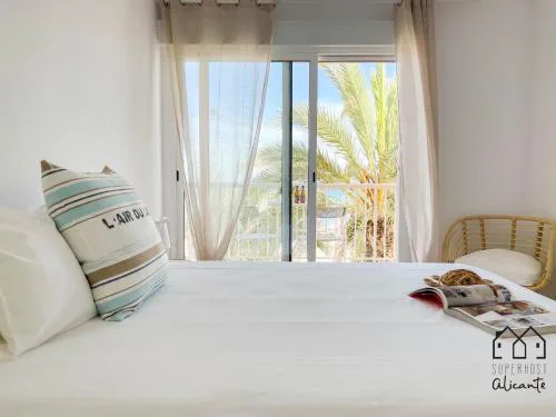 Maravillosas vistas a la bonita playa de Campello.