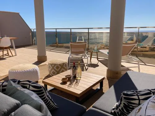 Modern Penthouse - Sea View & Private Rooftop