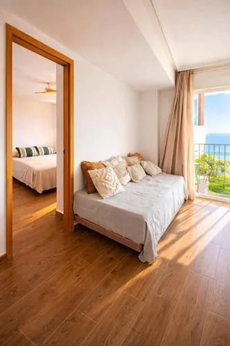 Primera línea, playa, piscina y amanecer