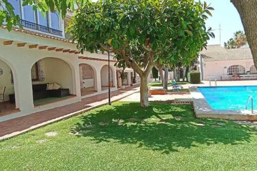 Sunny seaside retreat Campello