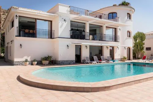 Villa Thorodin breathtaking 14P villa 1st line sea