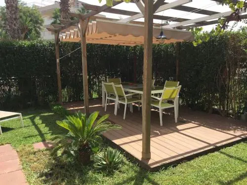Agradable adosado con piscina y jardín